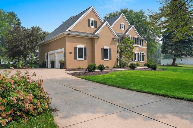 1111 HUNTINGTON WAY, Suamico, WI 54173