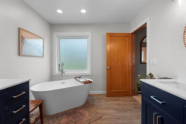 1111 HUNTINGTON WAY, Suamico, WI 54173