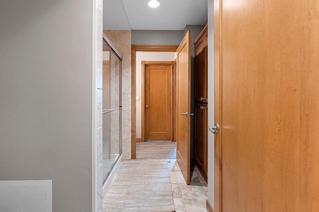 1111 HUNTINGTON WAY, Suamico, WI 54173