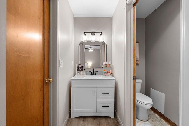 1111 HUNTINGTON WAY, Suamico, WI 54173