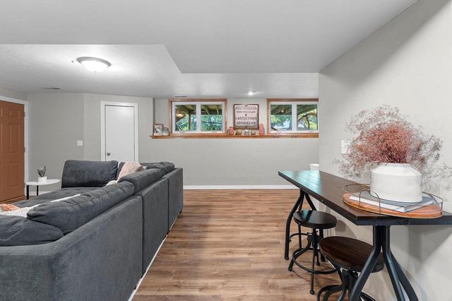 1111 HUNTINGTON WAY, Suamico, WI 54173