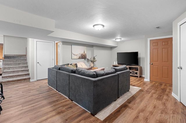1111 HUNTINGTON WAY, Suamico, WI 54173