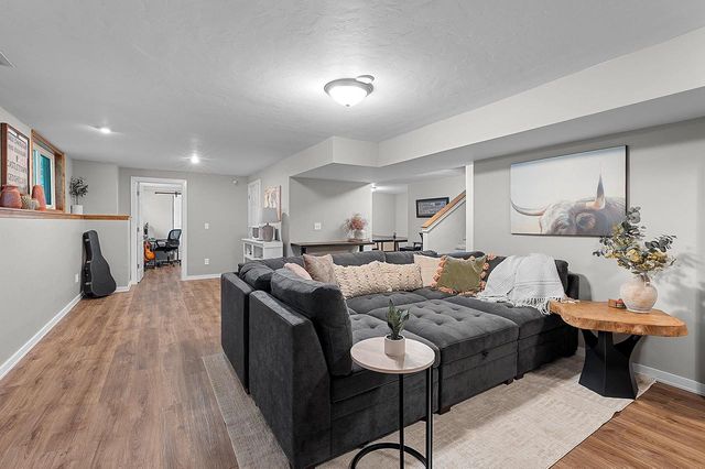 1111 HUNTINGTON WAY, Suamico, WI 54173