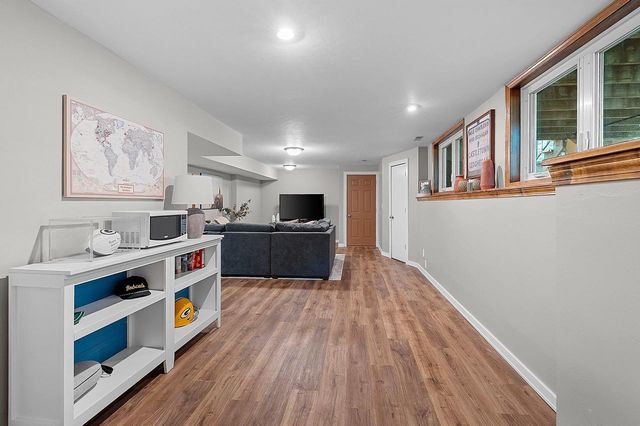 1111 HUNTINGTON WAY, Suamico, WI 54173