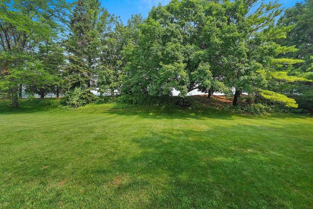 1111 HUNTINGTON WAY, Suamico, WI 54173