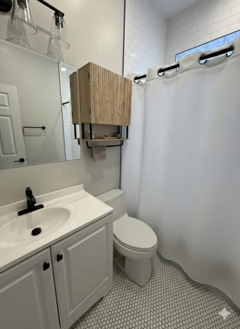 3912 N Ashland Avenue, Chicago, IL 60613