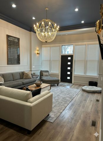 3912 N Ashland Avenue, Chicago, IL 60613