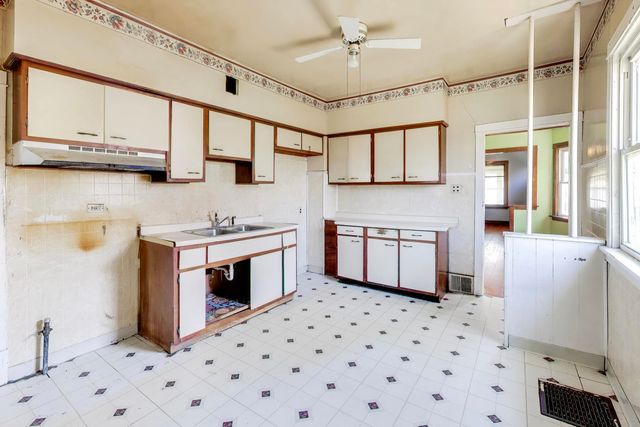 1926 S 9th Avenue, Maywood, IL 60153