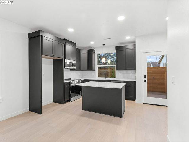 11067 Sw 61st Ave 5, Portland, OR 97219