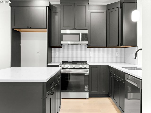 11067 Sw 61st Ave 5, Portland, OR 97219