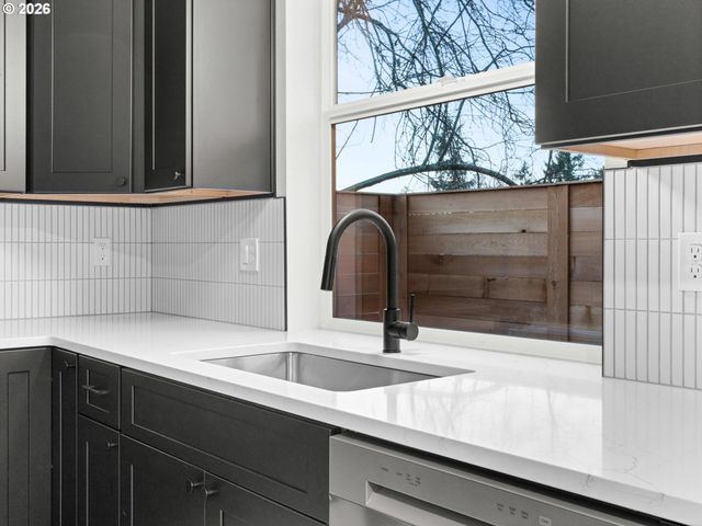 11067 Sw 61st Ave 5, Portland, OR 97219