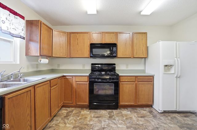 502 Streamside Drive, Greenfield, IN 46140