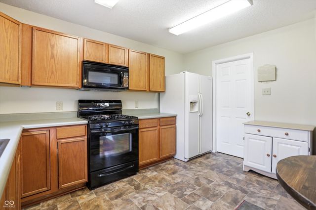 502 Streamside Drive, Greenfield, IN 46140