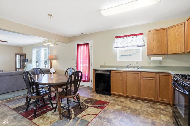502 Streamside Drive, Greenfield, IN 46140