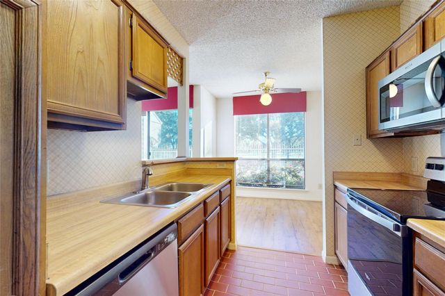 8365 Sands Point Drive 221, Houston, TX 77036