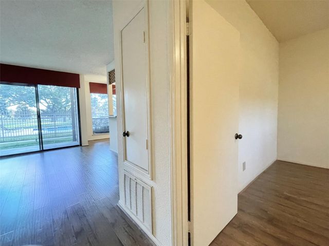 8365 Sands Point Drive 221, Houston, TX 77036