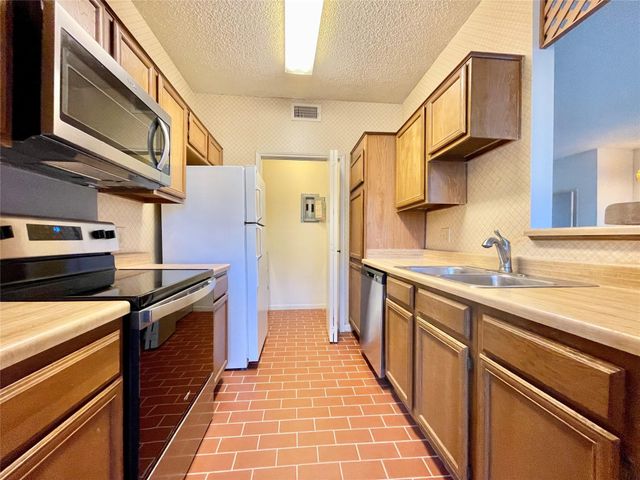 8365 Sands Point Drive 221, Houston, TX 77036