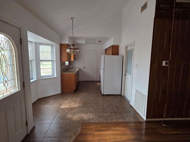 2121 Redwood Street, Kemah, TX 77565