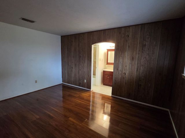 2121 Redwood Street, Kemah, TX 77565