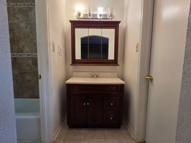 2121 Redwood Street, Kemah, TX 77565