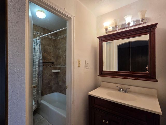 2121 Redwood Street, Kemah, TX 77565