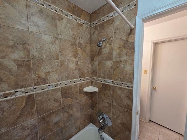 2121 Redwood Street, Kemah, TX 77565