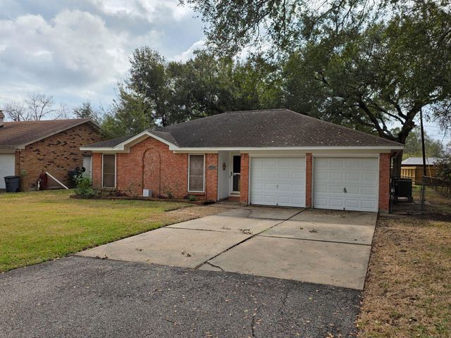 2121 Redwood Street, Kemah, TX 77565