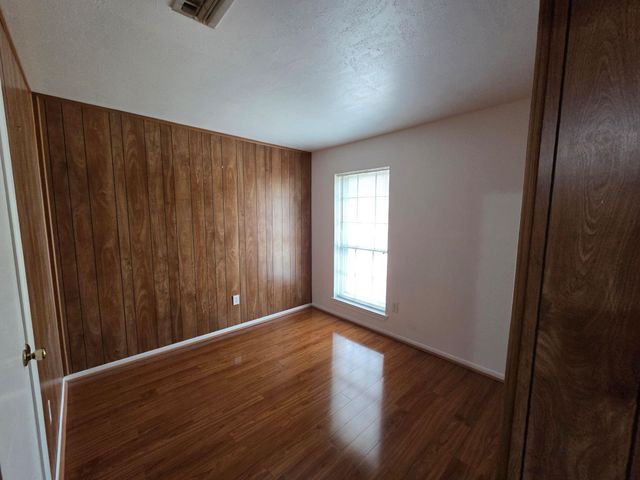 2121 Redwood Street, Kemah, TX 77565