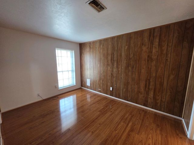 2121 Redwood Street, Kemah, TX 77565