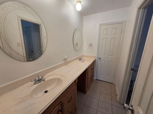 2121 Redwood Street, Kemah, TX 77565