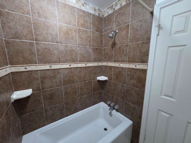 2121 Redwood Street, Kemah, TX 77565