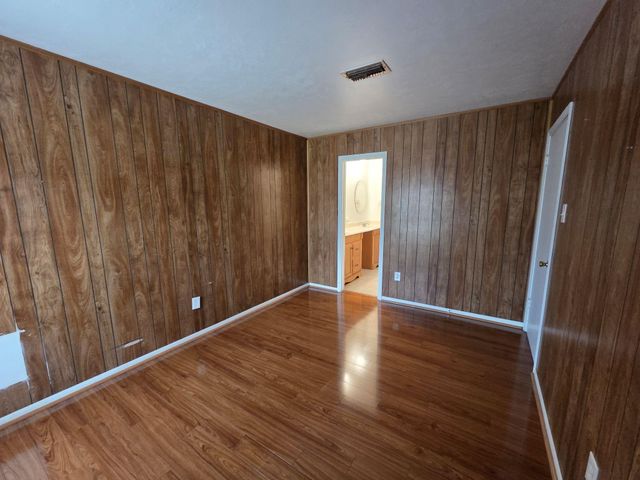 2121 Redwood Street, Kemah, TX 77565