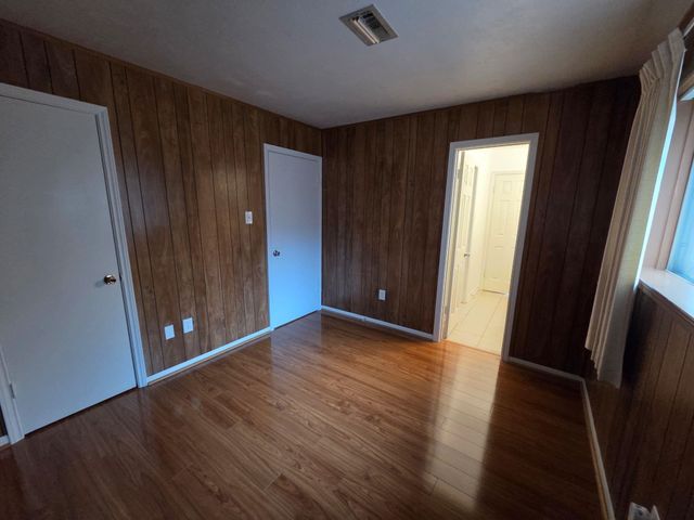 2121 Redwood Street, Kemah, TX 77565