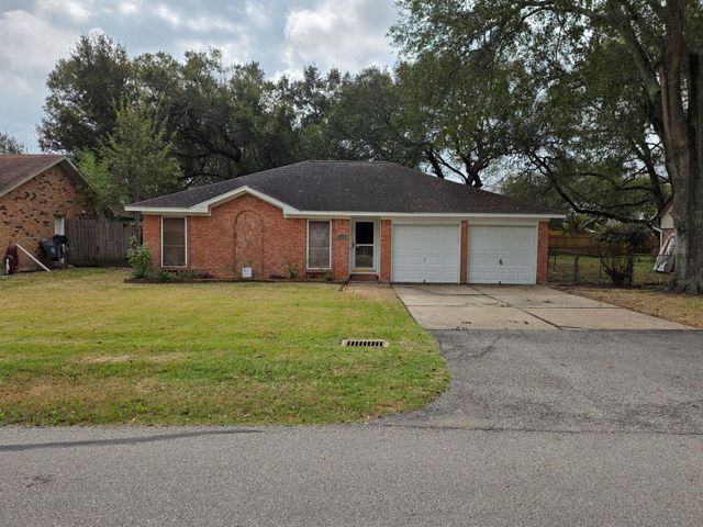 2121 Redwood Street, Kemah, TX 77565