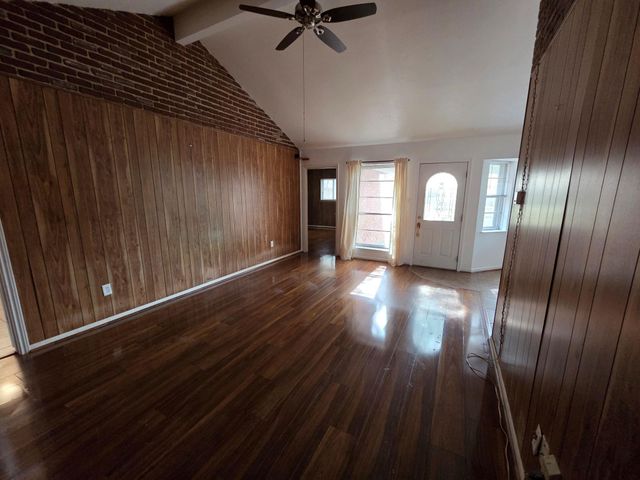 2121 Redwood Street, Kemah, TX 77565