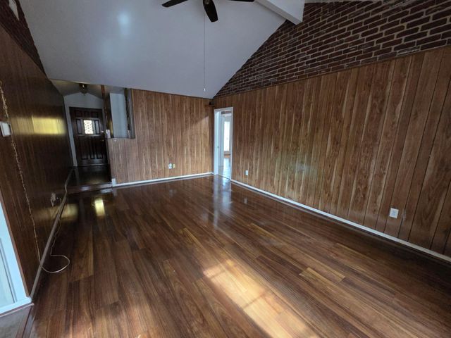 2121 Redwood Street, Kemah, TX 77565