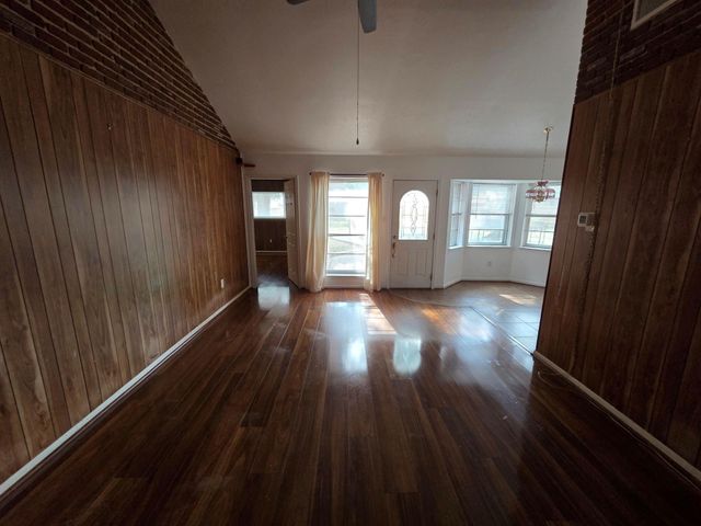 2121 Redwood Street, Kemah, TX 77565