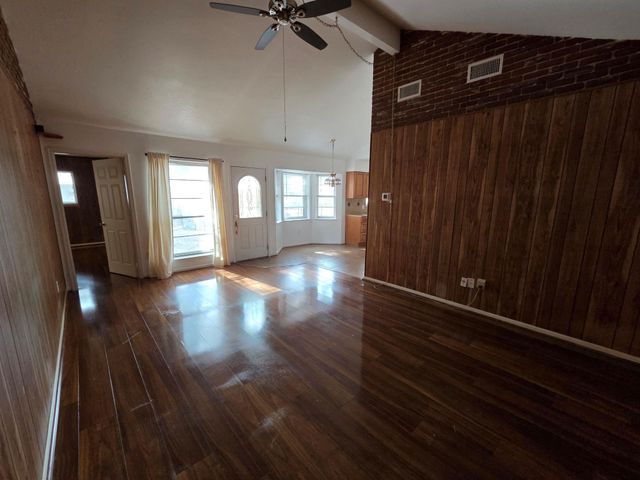 2121 Redwood Street, Kemah, TX 77565