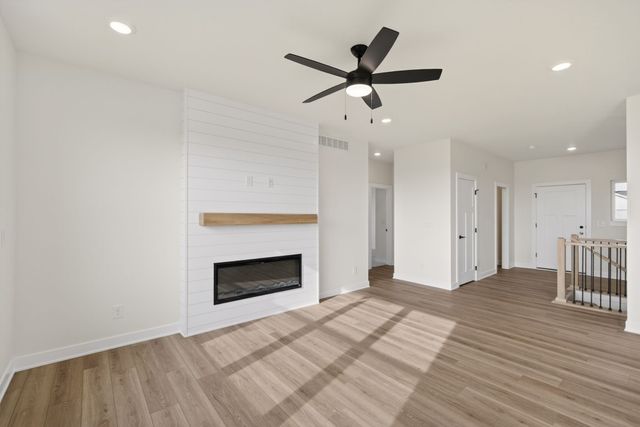 718 Plainside Avenue, Norwalk, IA 50211