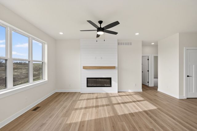 718 Plainside Avenue, Norwalk, IA 50211