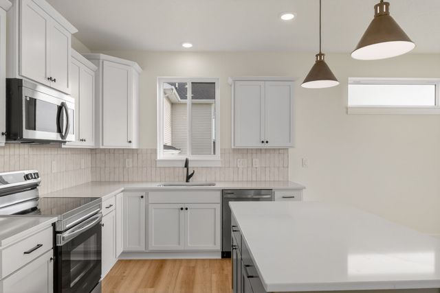 718 Plainside Avenue, Norwalk, IA 50211