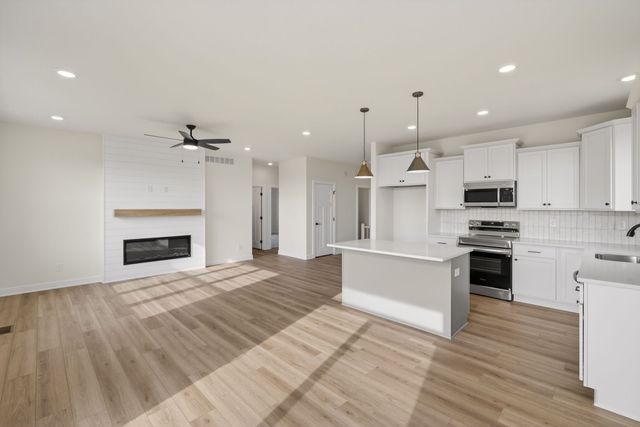 718 Plainside Avenue, Norwalk, IA 50211