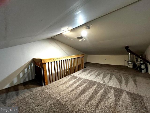 33 PARK VALLEI LN, Brookhaven, PA 19015