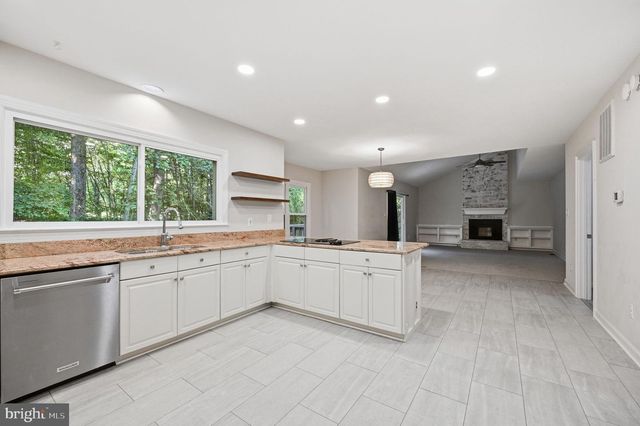 2 ENGLISH HILLS DR, Fredericksburg, VA 22406