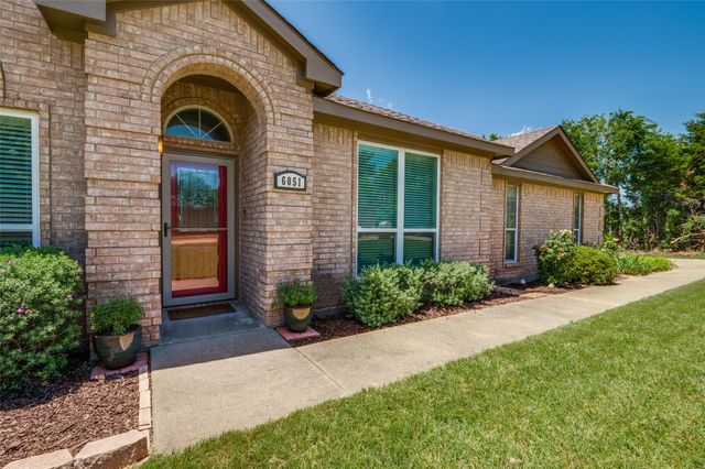 6051 W Fall Drive, Midlothian, TX 76065