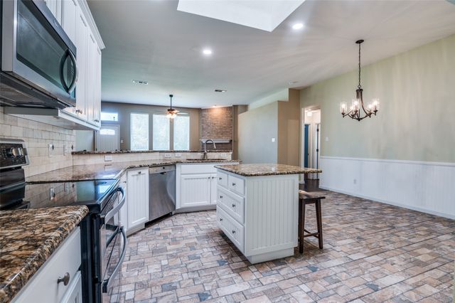 6051 W Fall Drive, Midlothian, TX 76065