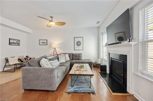 102 Alanna CT, Yorktown, VA 23690