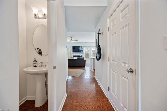 102 Alanna CT, Yorktown, VA 23690