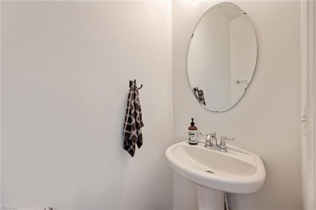 102 Alanna CT, Yorktown, VA 23690