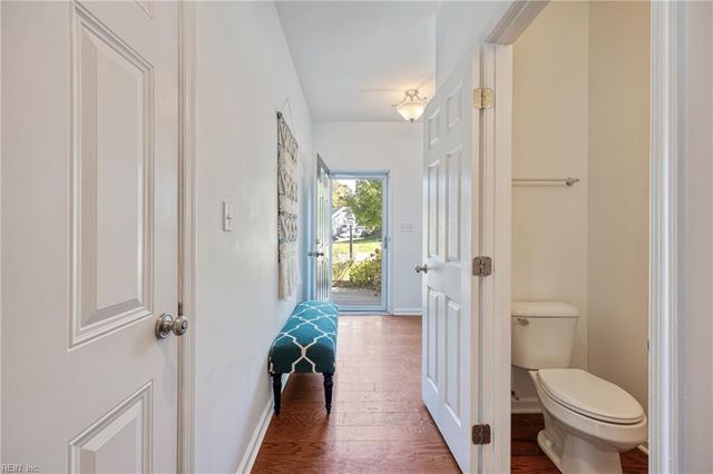 102 Alanna CT, Yorktown, VA 23690